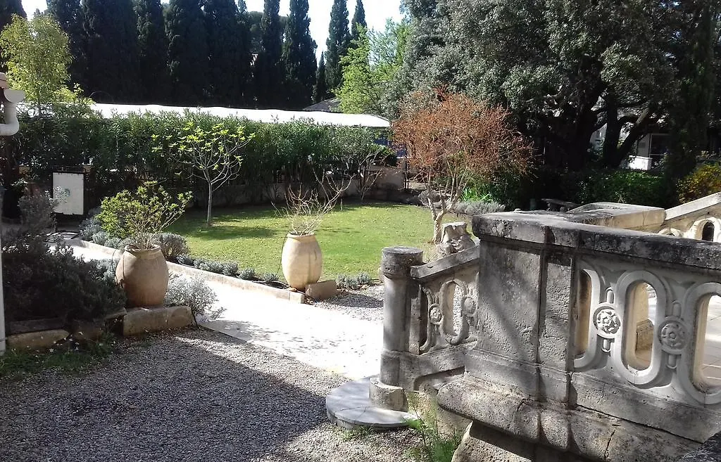 Logis Hôtel Résidence Les Cèdres Villeneuve-lès-Avignon
